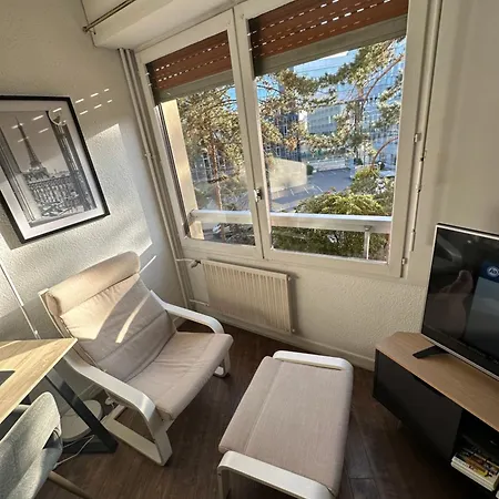 Apartament Elegant A Avec Parking Cergy