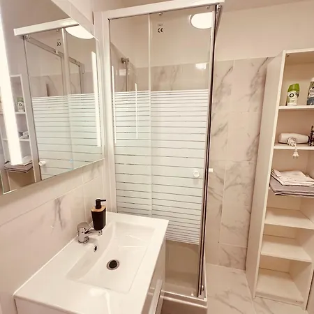 Апартаменты Elegant A Сержи